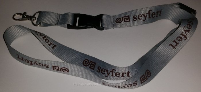 seyf7.jpg - Schlüsselband mit dem Aufdruck "seyfert"